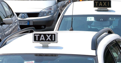 Bando di concorso pubblico, per esami e titoli di nr.  3 licenze per lesercizio del servizio pubblico non di linea con autovetture TAXI